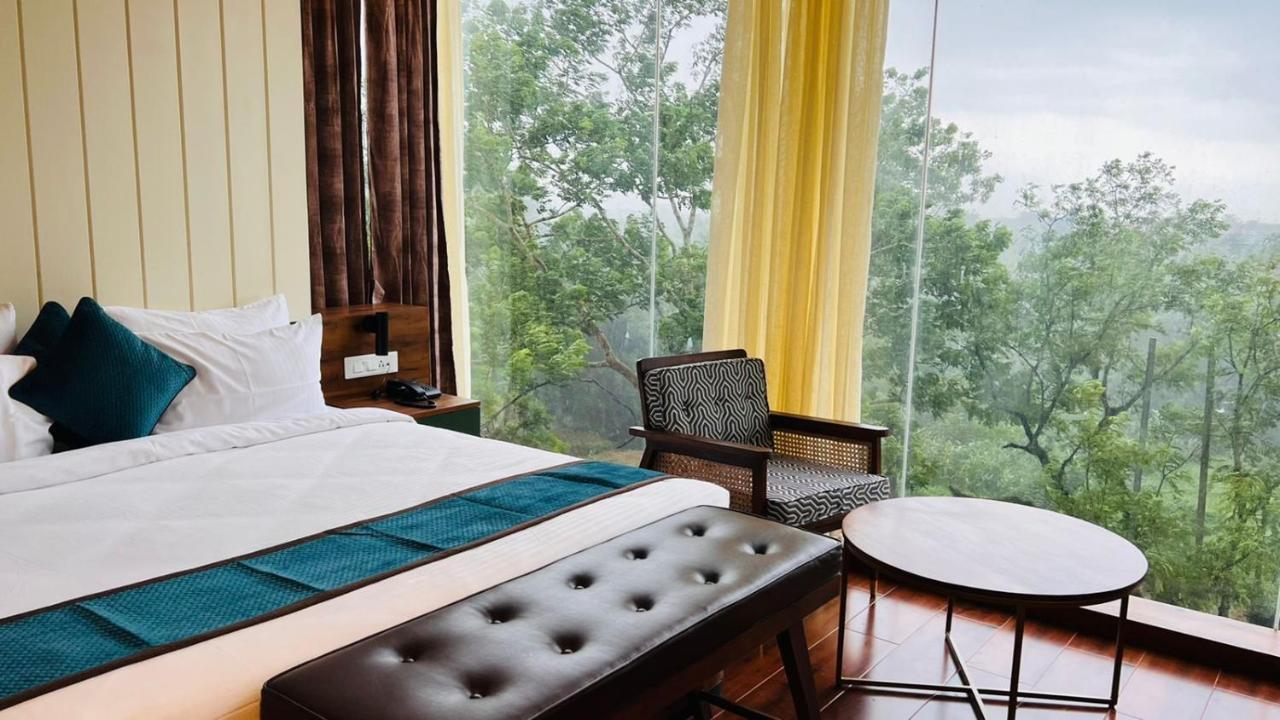 The Convoy Hotel Дибругарх Экстерьер фото