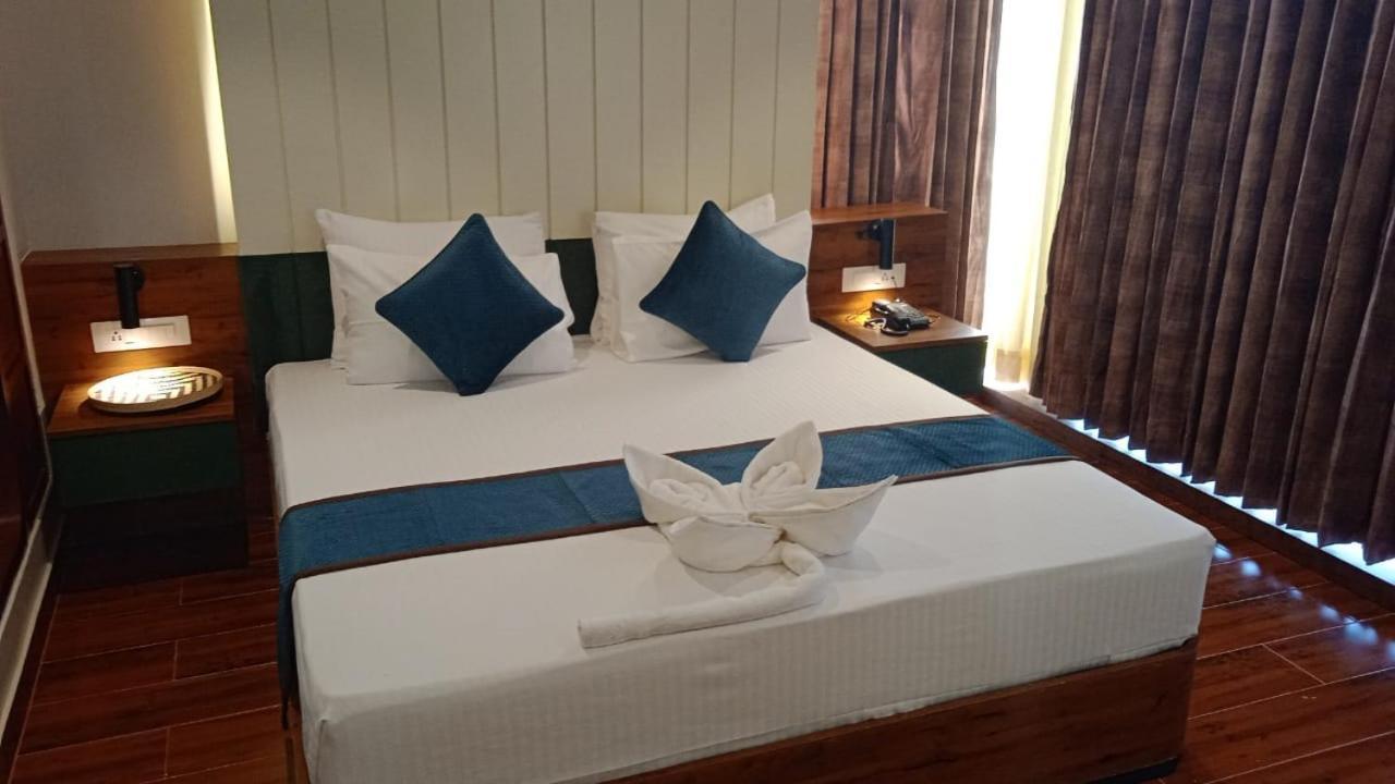 The Convoy Hotel Дибругарх Экстерьер фото