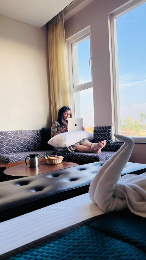 The Convoy Hotel Дибругарх Экстерьер фото
