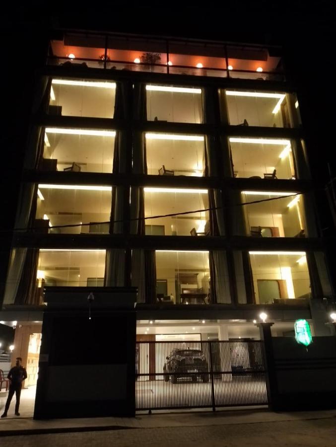 The Convoy Hotel Дибругарх Экстерьер фото