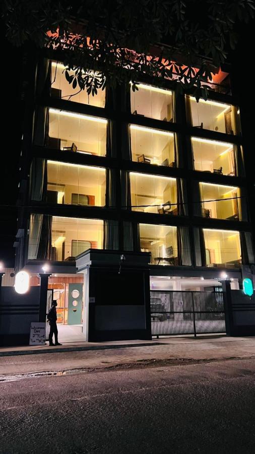 The Convoy Hotel Дибругарх Экстерьер фото