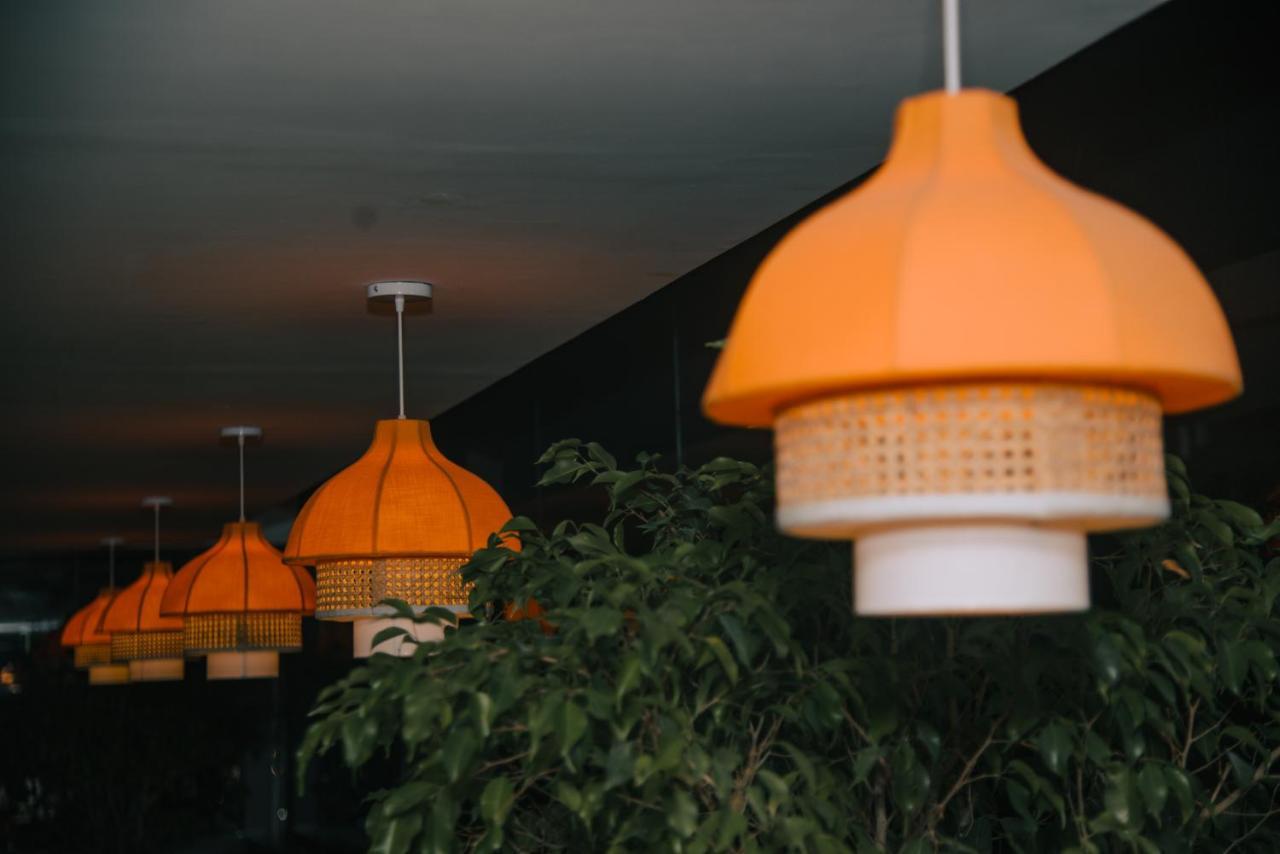 The Convoy Hotel Дибругарх Экстерьер фото