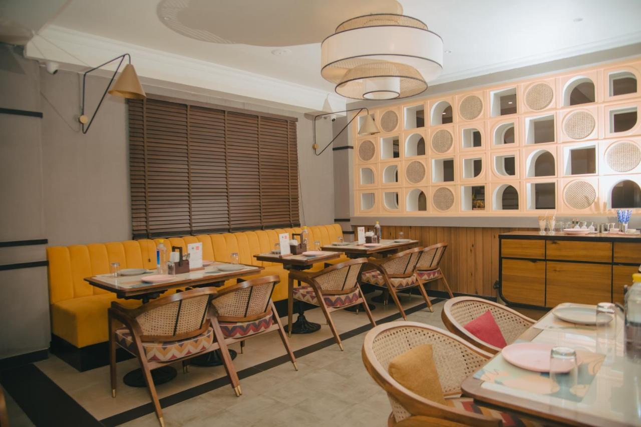 The Convoy Hotel Дибругарх Экстерьер фото