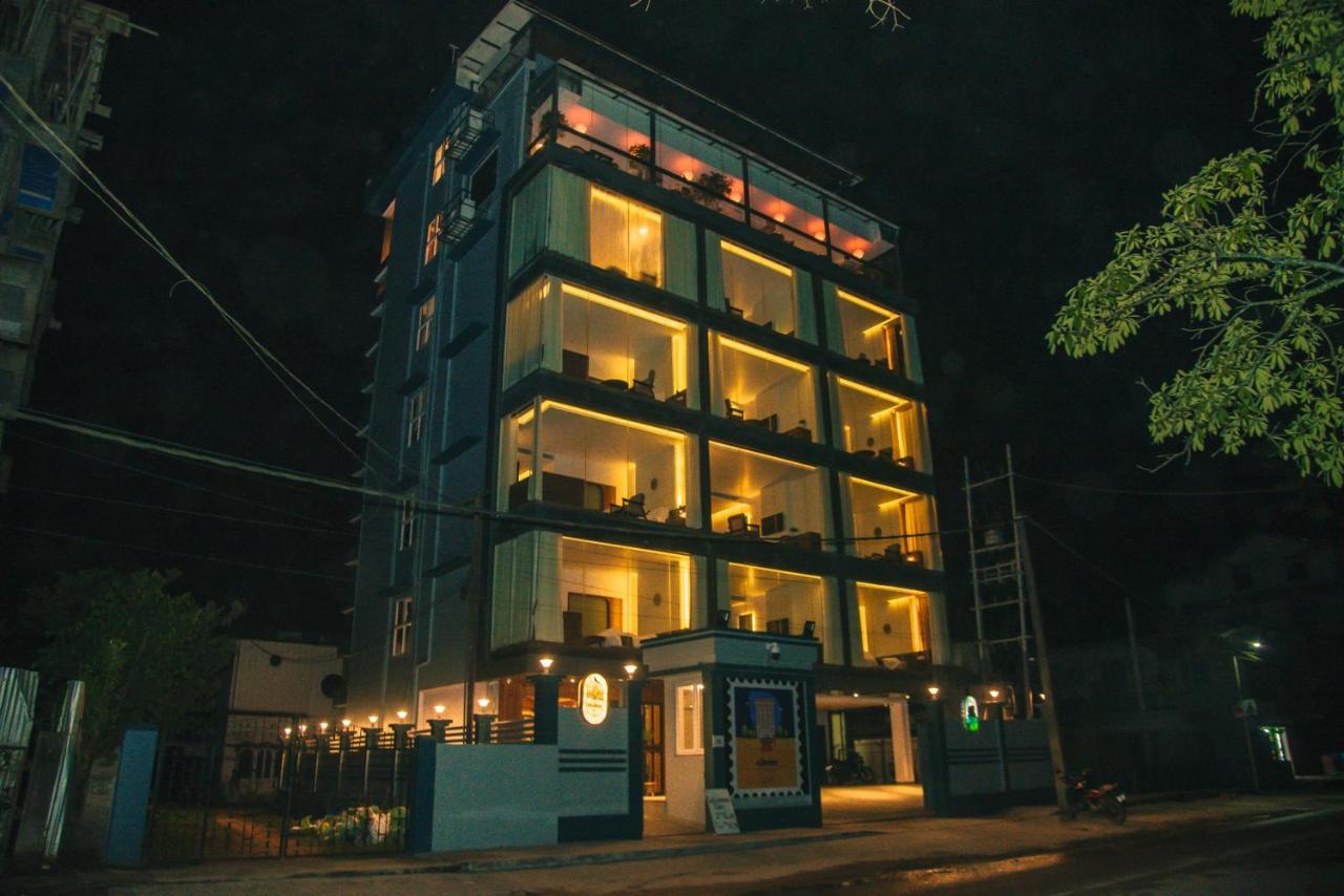 The Convoy Hotel Дибругарх Экстерьер фото