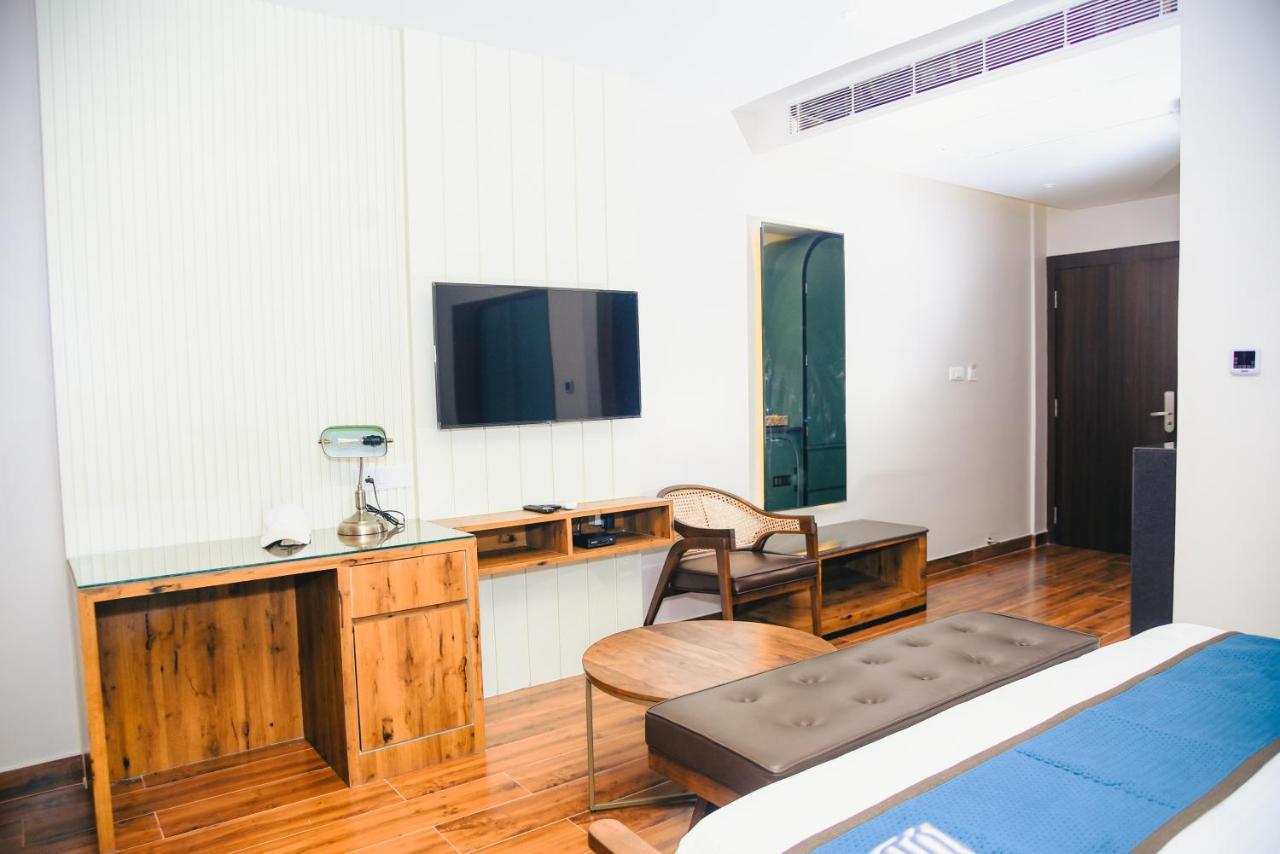 The Convoy Hotel Дибругарх Экстерьер фото