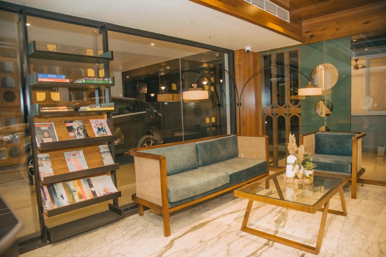 The Convoy Hotel Дибругарх Экстерьер фото