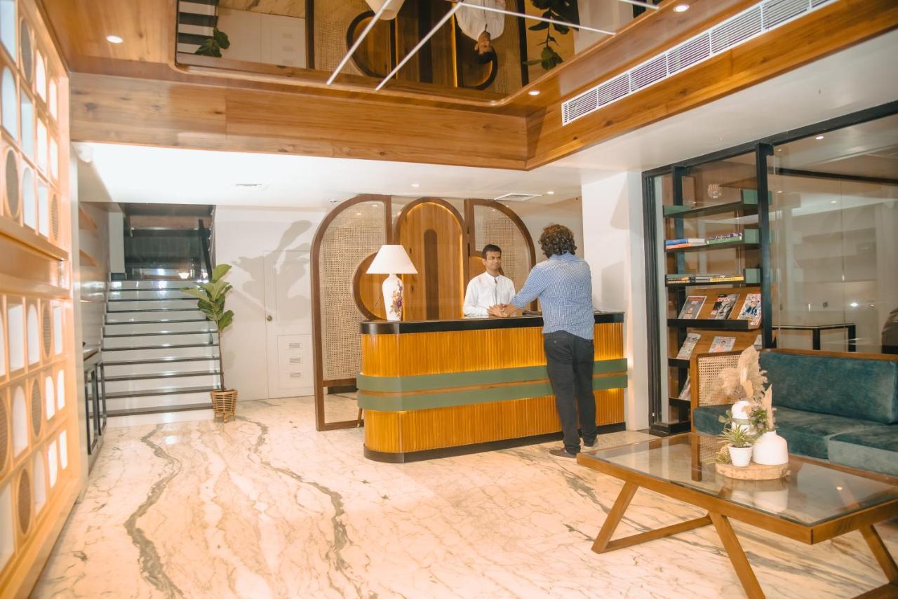 The Convoy Hotel Дибругарх Экстерьер фото